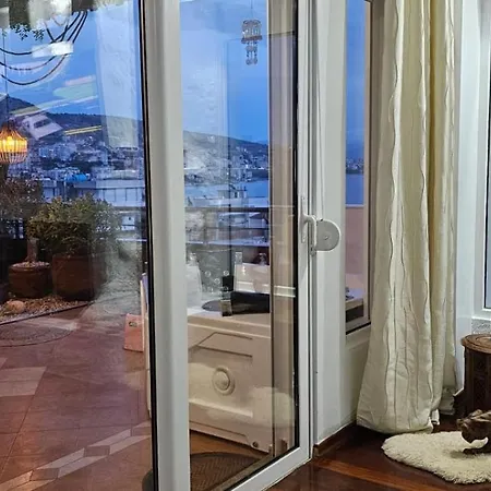Eye Luxury Penthouse Apartment *