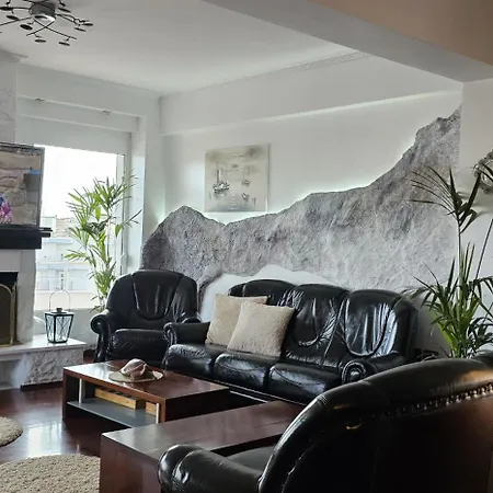 Eye Luxury Penthouse Apartment *