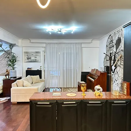 Eye Luxury Suites Apartment