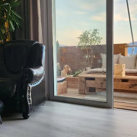 Eye Luxury Suites Apartment