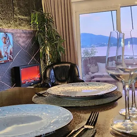 Apartment Eye Luxury Suites *