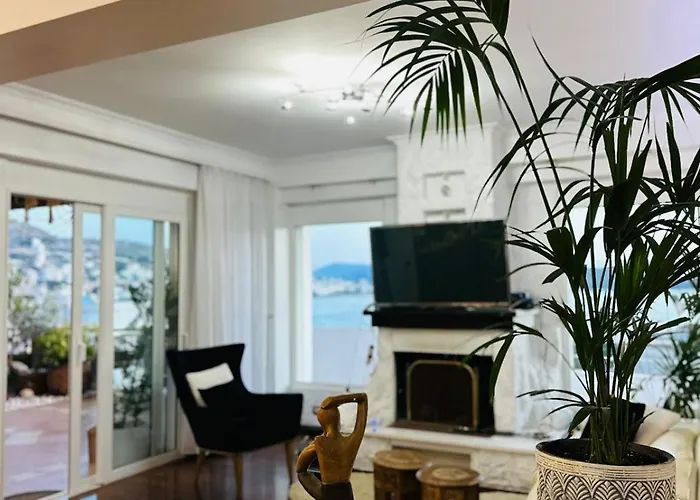 Eye Luxury Penthouse With Jacuzzi * Sarandë